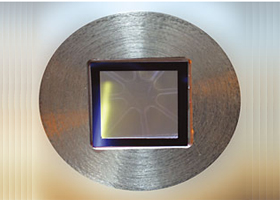Large area silicon nitride membrane windows